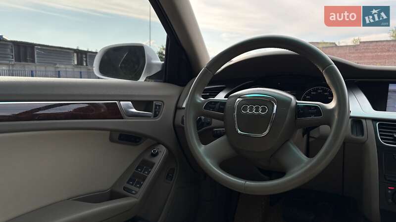 Седан Audi A4 2012 в Тернополе
