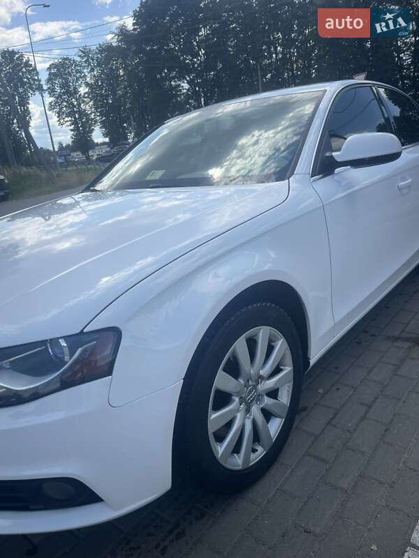 Седан Audi A4 2011 в Стрию