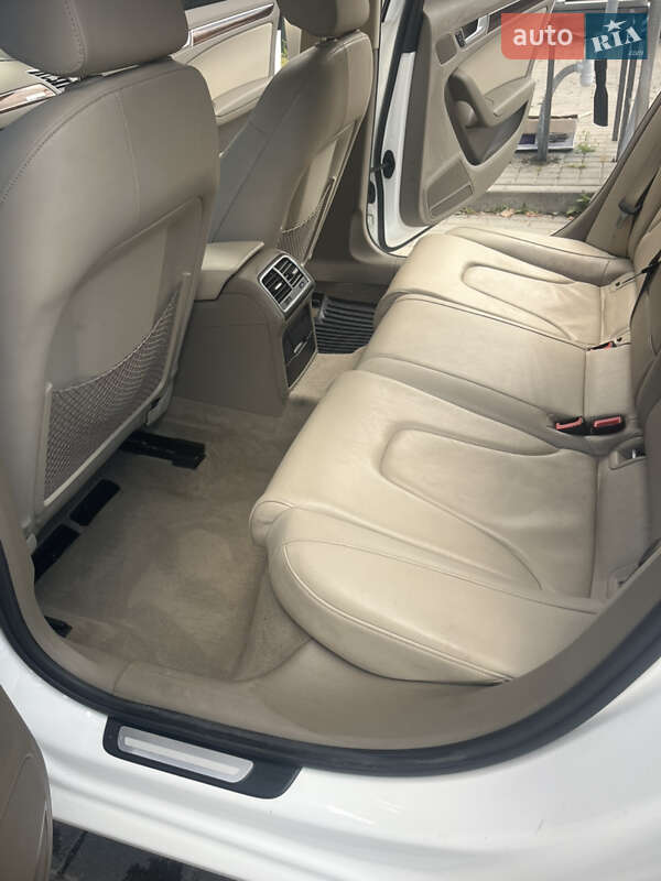 Седан Audi A4 2011 в Стрию