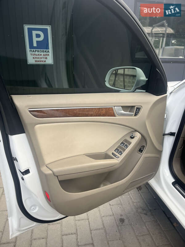 Седан Audi A4 2011 в Стрию