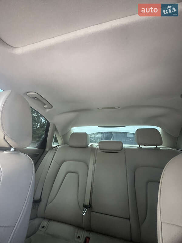 Седан Audi A4 2011 в Стрию