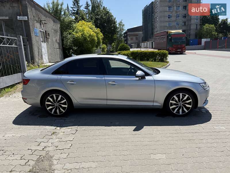 Седан Audi A4 2015 в Львові