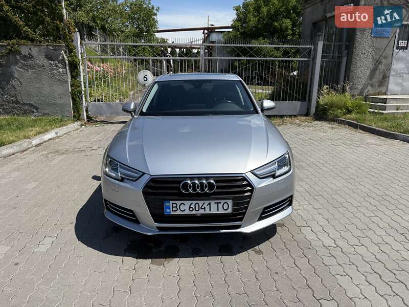 Седан Audi A4 2015 в Львові