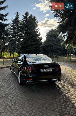 Седан Audi A4 2019 в 