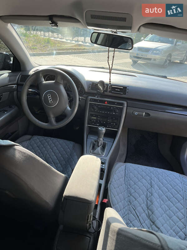 Седан Audi A4 2001 в Самборе