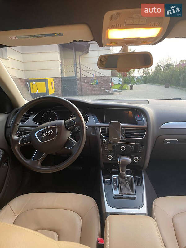 Седан Audi A4 2012 в Киеве