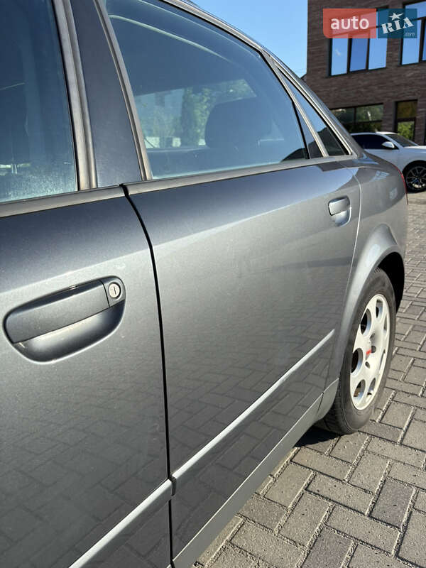 Седан Audi A4 2003 в Ровно