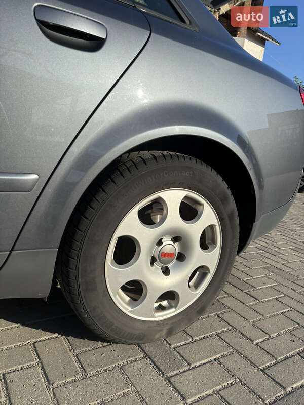Седан Audi A4 2003 в Ровно