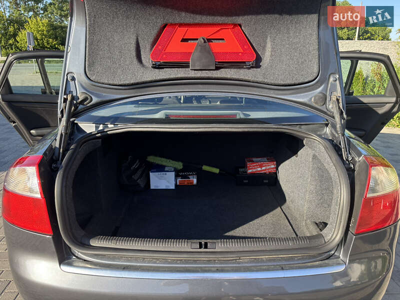Седан Audi A4 2003 в Ровно