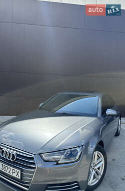 Седан Audi A4 2016 в 