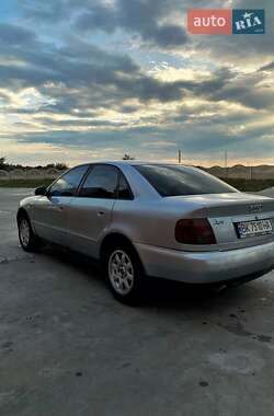 Седан Audi A4 1997 в Дубровиці
