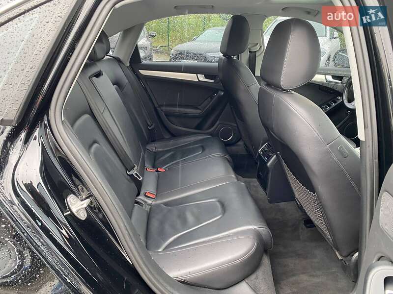 Седан Audi A4 2015 в Львове