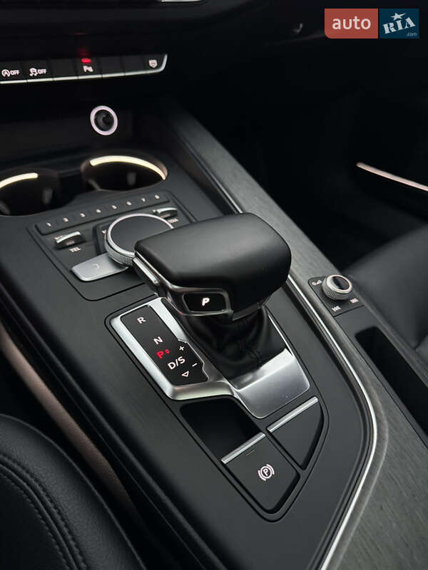 Седан Audi A4 2016 в Мукачево