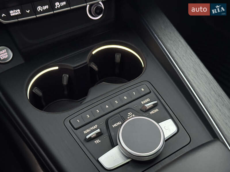 Седан Audi A4 2016 в Мукачево