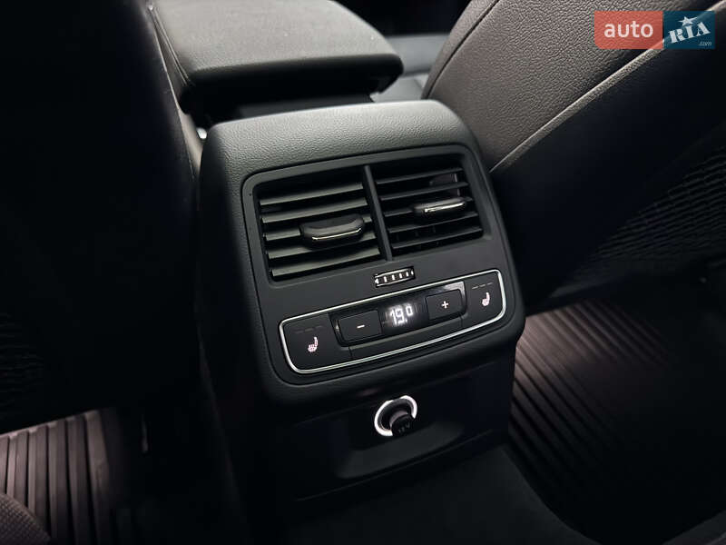 Седан Audi A4 2016 в Мукачево