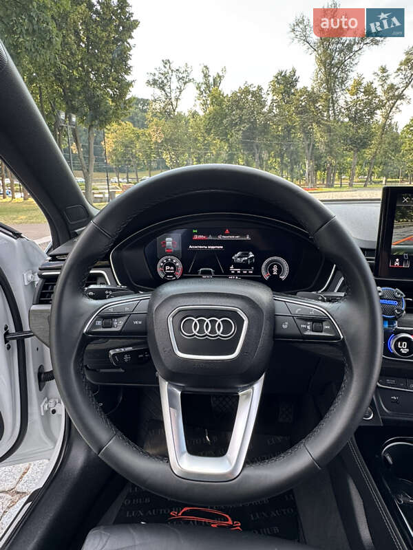 Седан Audi A4 2022 в Киеве
