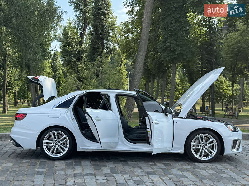 Седан Audi A4 2022 в Киеве