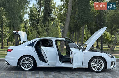 Седан Audi A4 2022 в 