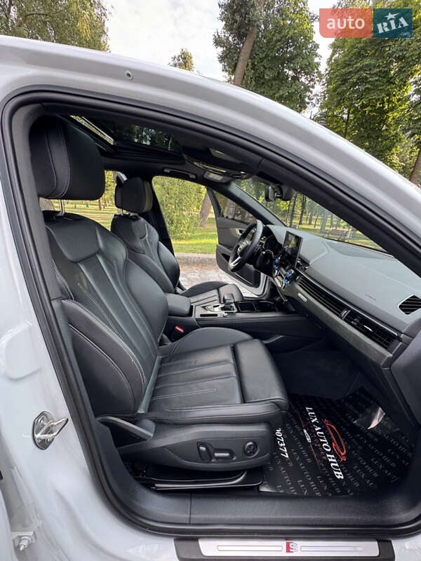 Седан Audi A4 2022 в Киеве