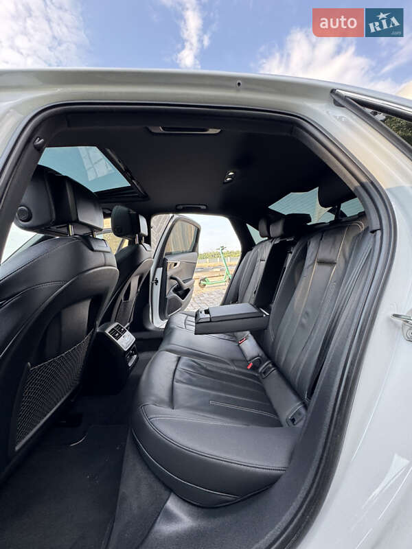 Седан Audi A4 2022 в Киеве