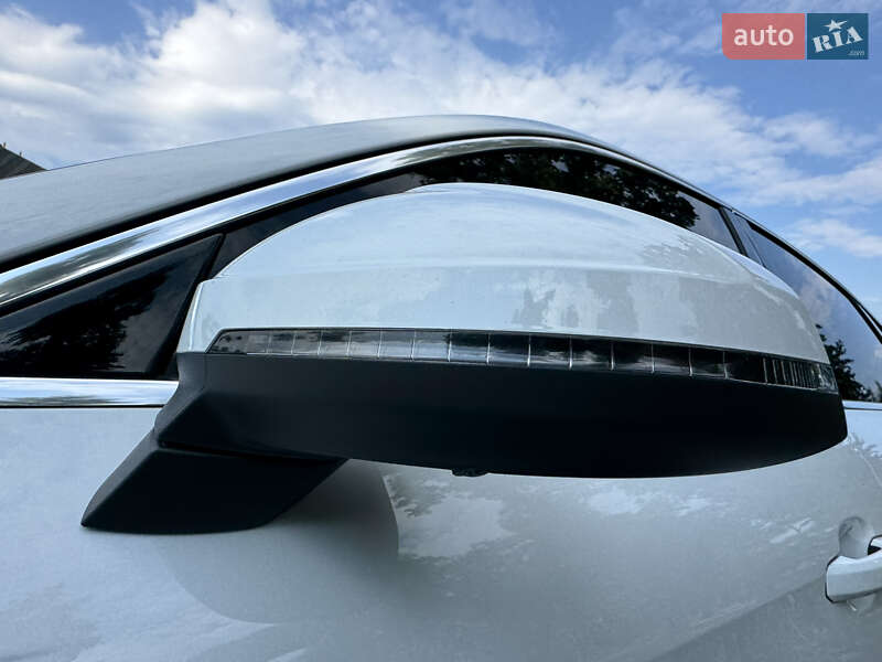 Седан Audi A4 2022 в Киеве
