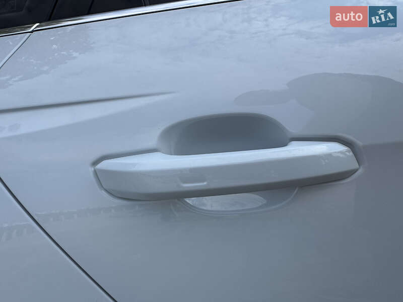 Седан Audi A4 2022 в Киеве