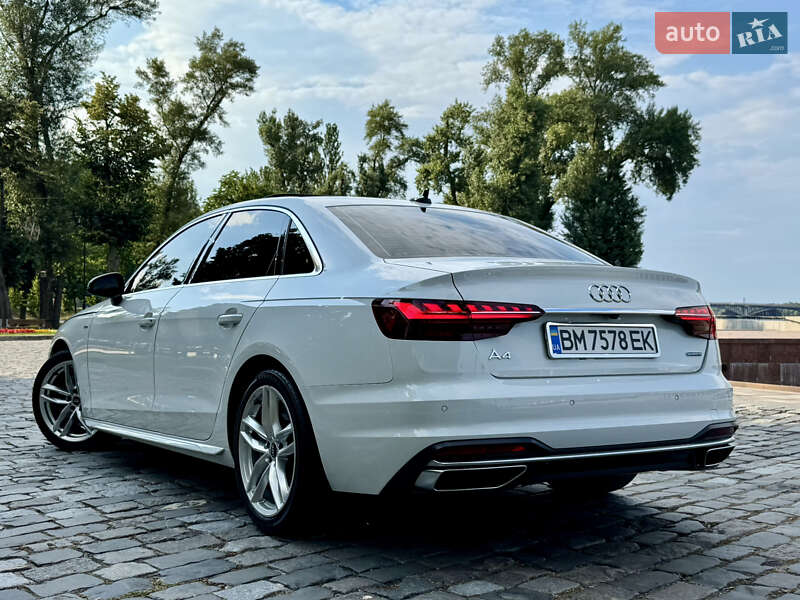 Седан Audi A4 2022 в Киеве