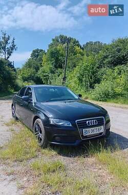 Седан Audi A4 2010 в Староконстантинове