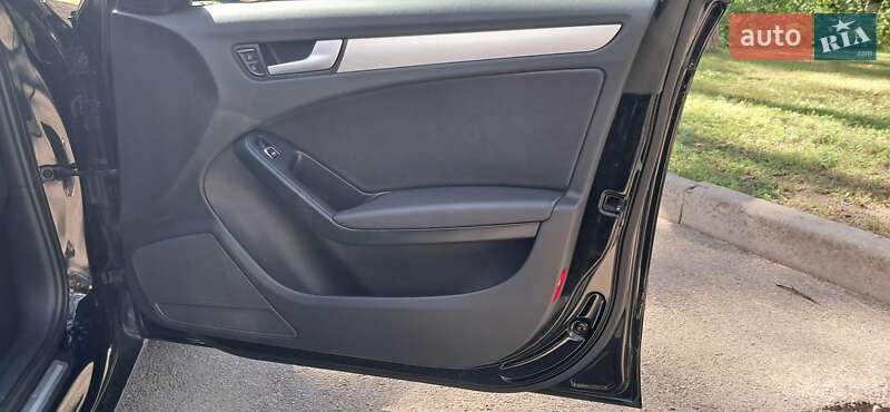 Седан Audi A4 2013 в Чернигове