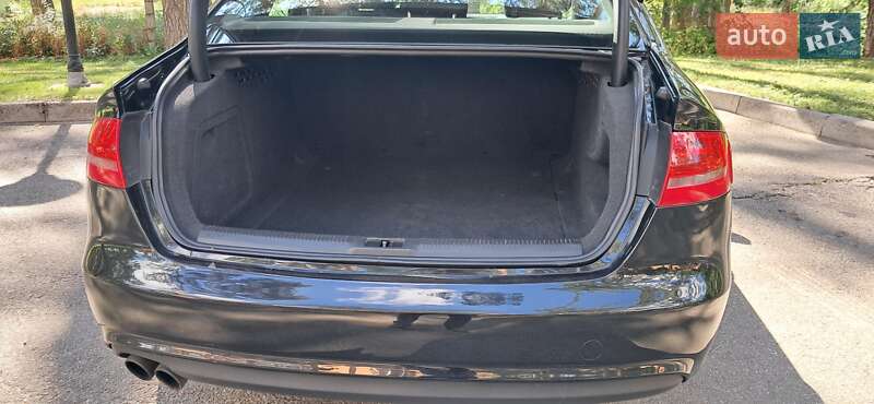 Седан Audi A4 2013 в Чернигове