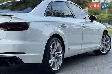 Седан Audi A4 2019 в 