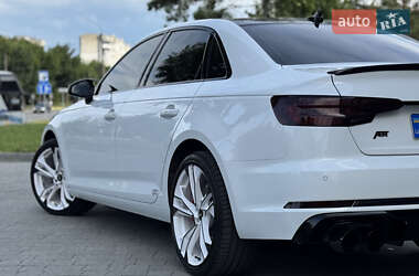 Седан Audi A4 2019 в 