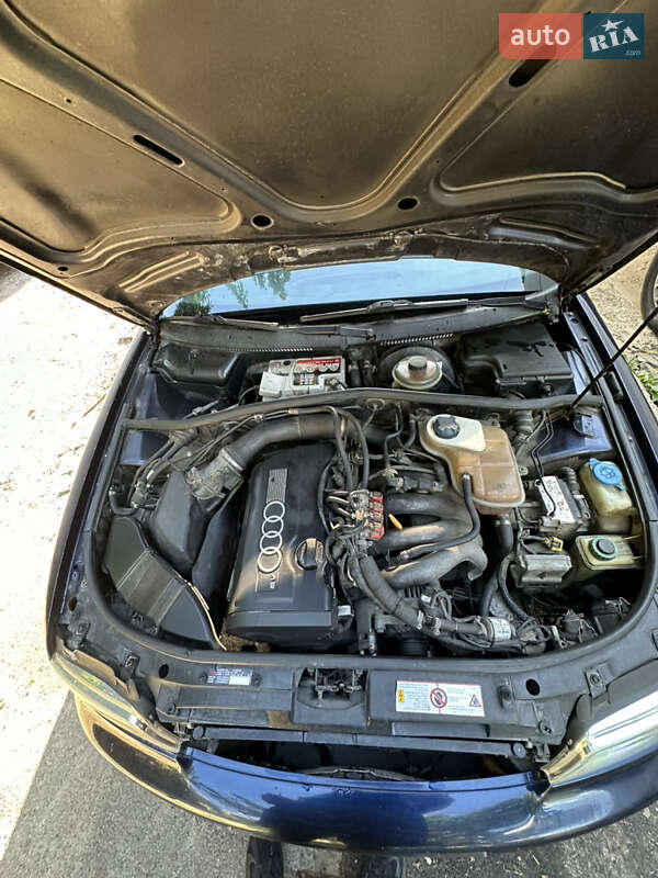 Седан Audi A4 1995 в Києві