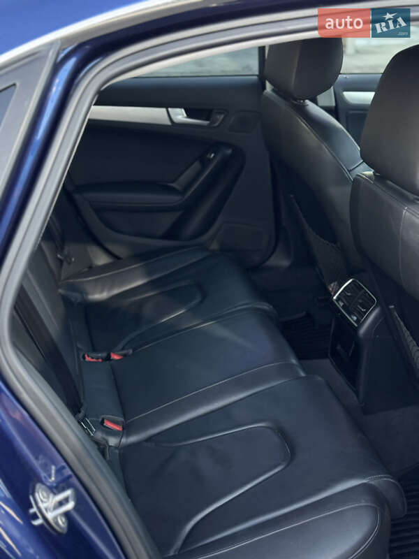 Седан Audi A4 2014 в Киеве