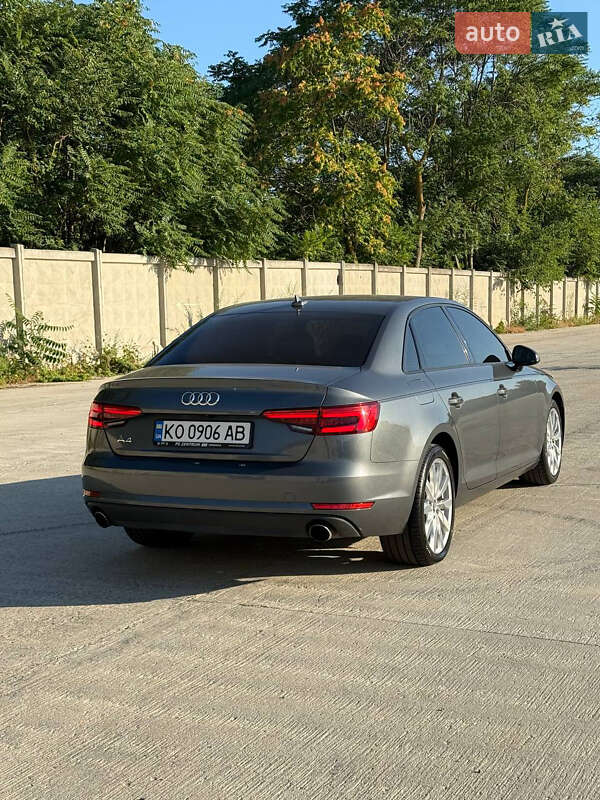 Седан Audi A4 2016 в Одесі