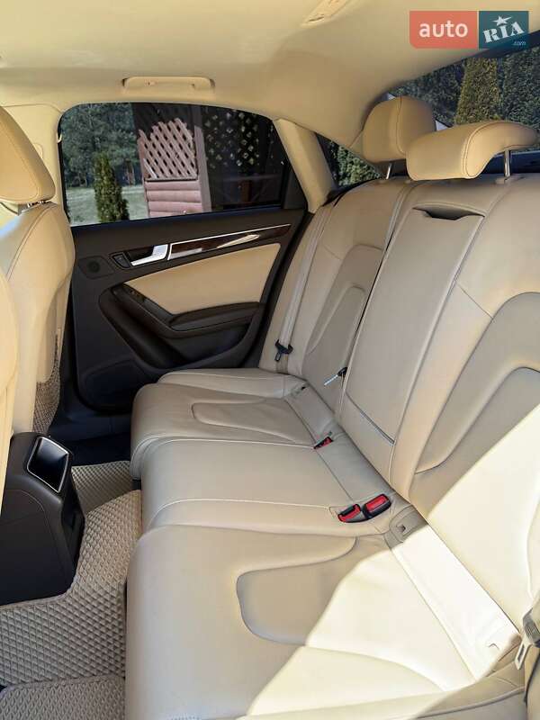 Седан Audi A4 2012 в Львове