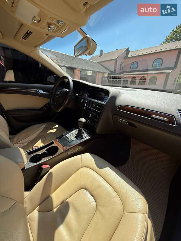 Седан Audi A4 2012 в Львове