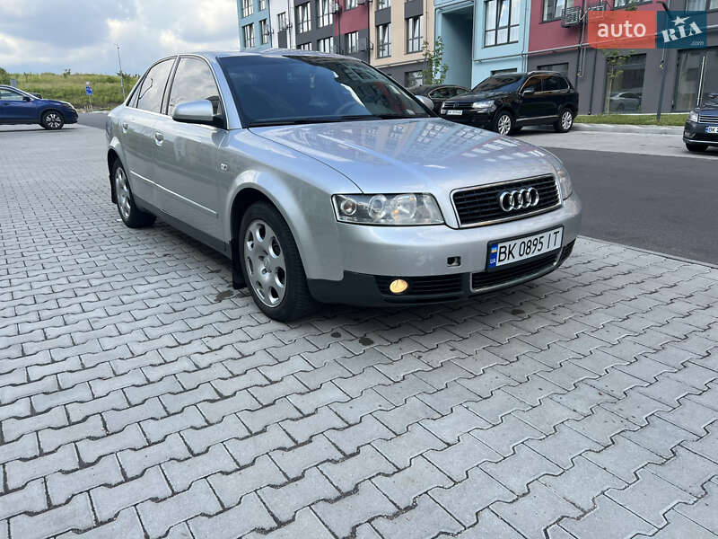 Седан Audi A4 2000 в Ровно