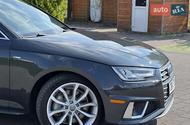 Седан Audi A4 2019 в 