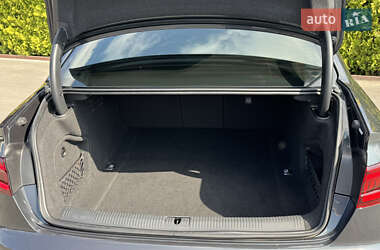 Седан Audi A4 2019 в 