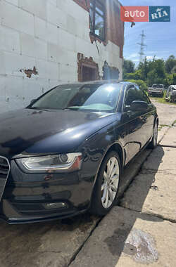 Седан Audi A4 2013 в Львове