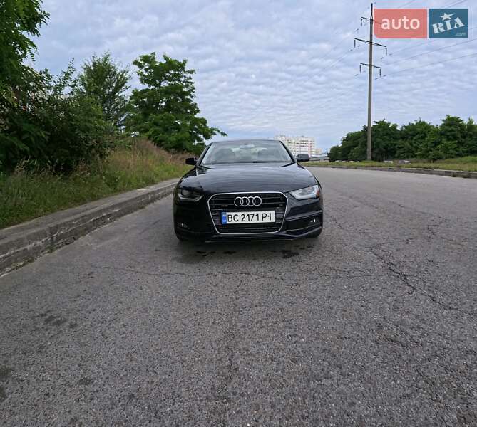Седан Audi A4 2013 в Львові