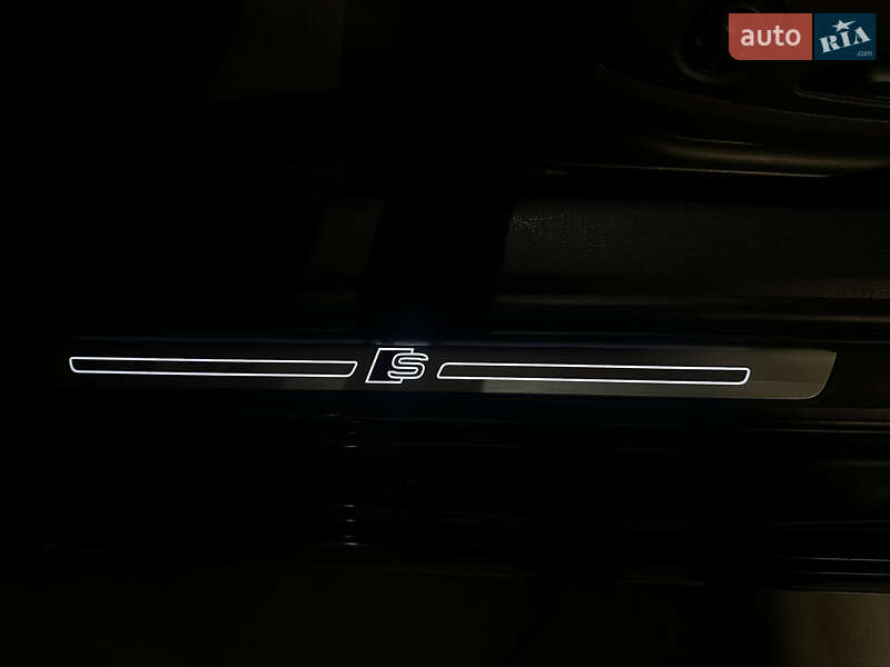 Седан Audi A4 2020 в Львові