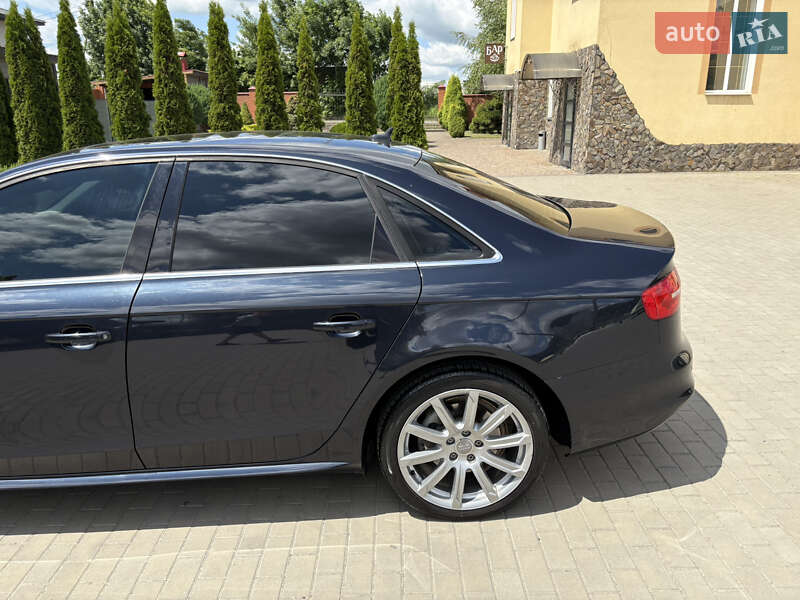 Седан Audi A4 2013 в Луцьку