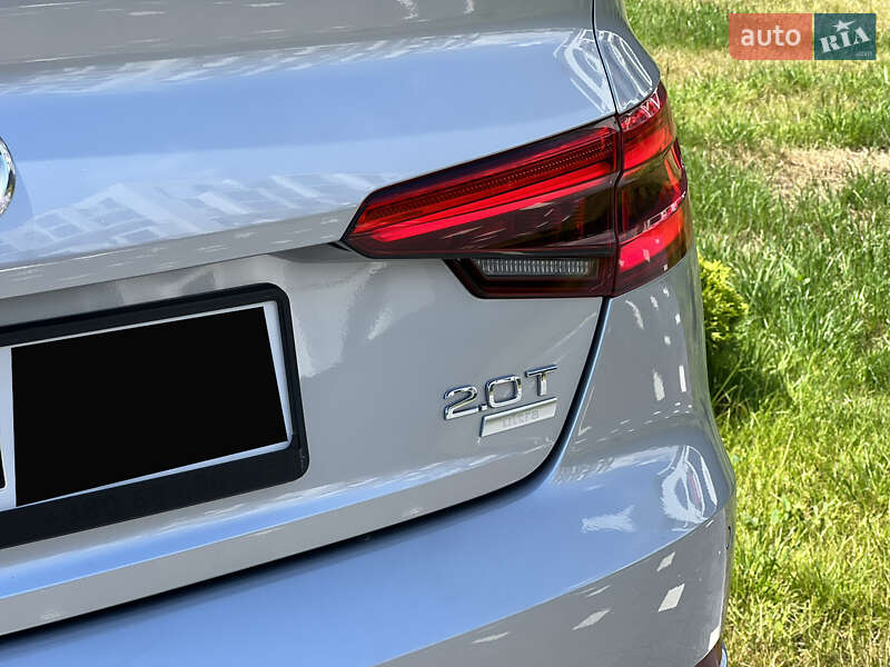 Седан Audi A4 2017 в Ужгороді