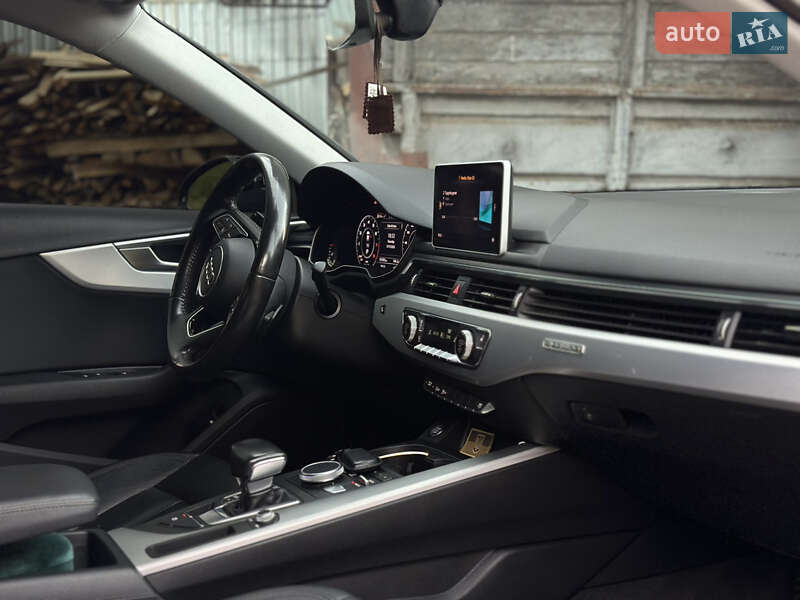 Седан Audi A4 2016 в Львове