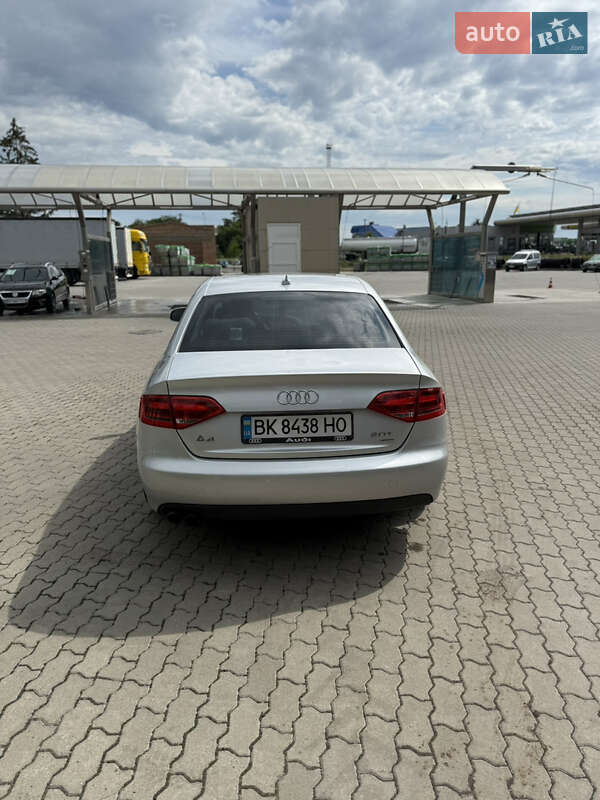 Седан Audi A4 2010 в Рівному