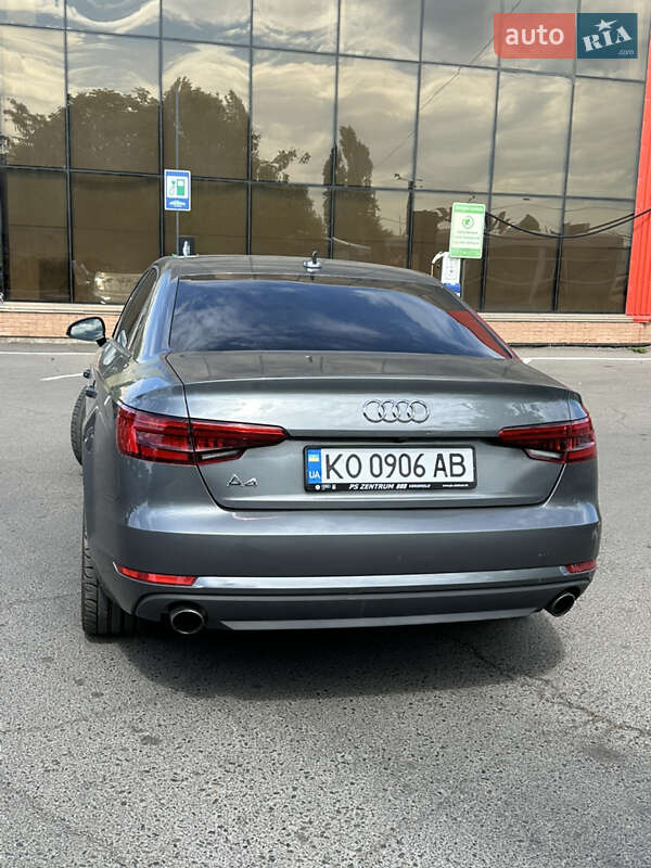 Седан Audi A4 2016 в Одесі