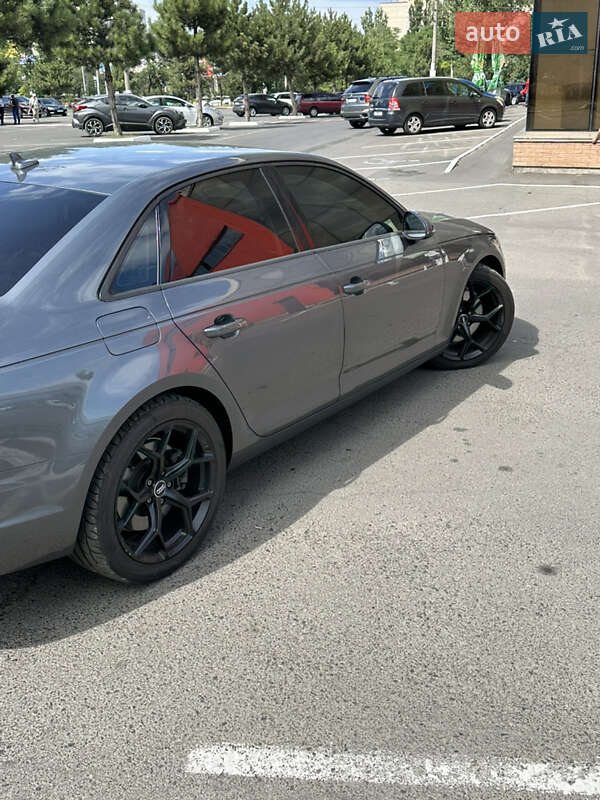 Седан Audi A4 2016 в Одесі