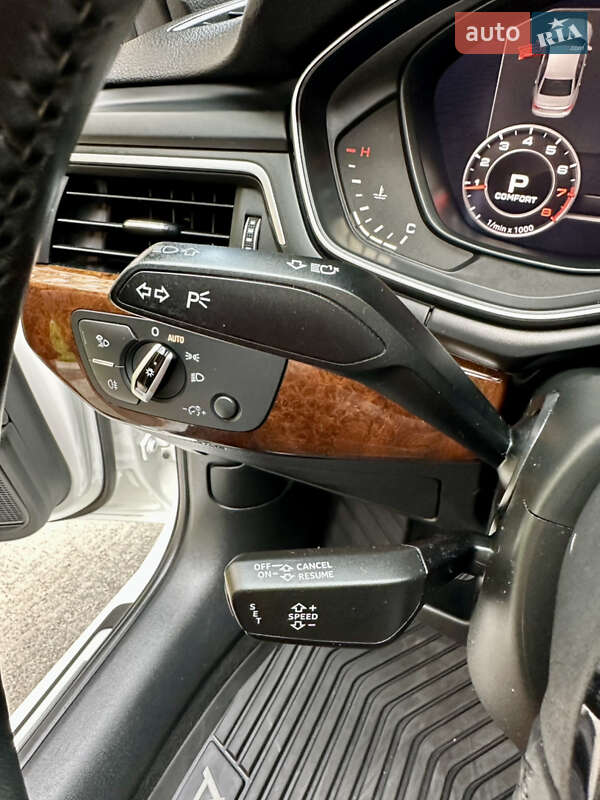 Седан Audi A4 2017 в Киеве